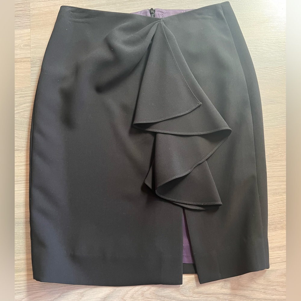 Black skirt with slit and ruffle